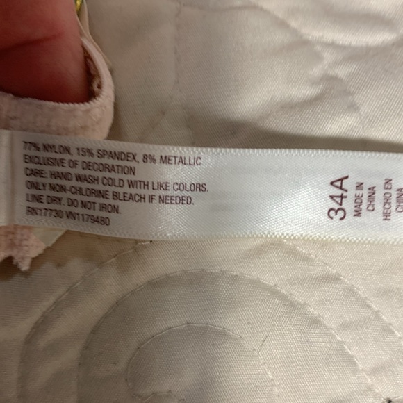 Lacy bra - Picture 5 of 9